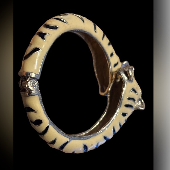 Cream and Black ‘White Tiger’ Cuff Bracelet - Picture 8 of 9